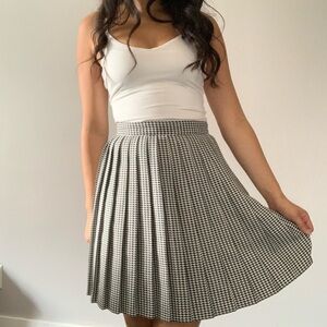 🌟 Vintage Elegance: Kips Bay A-Line Pleated Skirt in Black and White  🌟